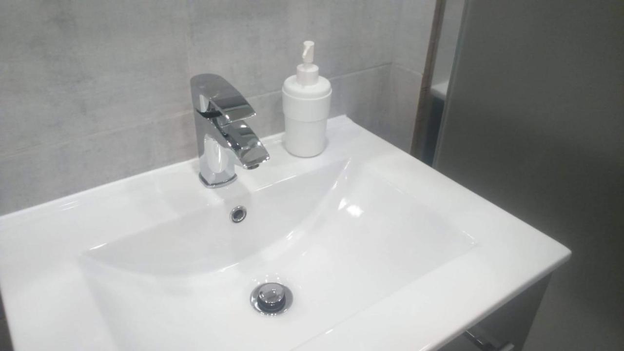 Amik Apartament-Night View Вроцлав Екстериор снимка