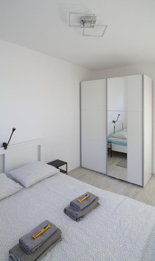 Amik Apartament-Night View Вроцлав Екстериор снимка