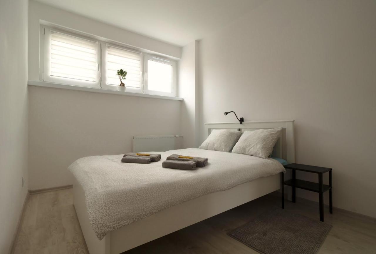 Amik Apartament-Night View Вроцлав Екстериор снимка