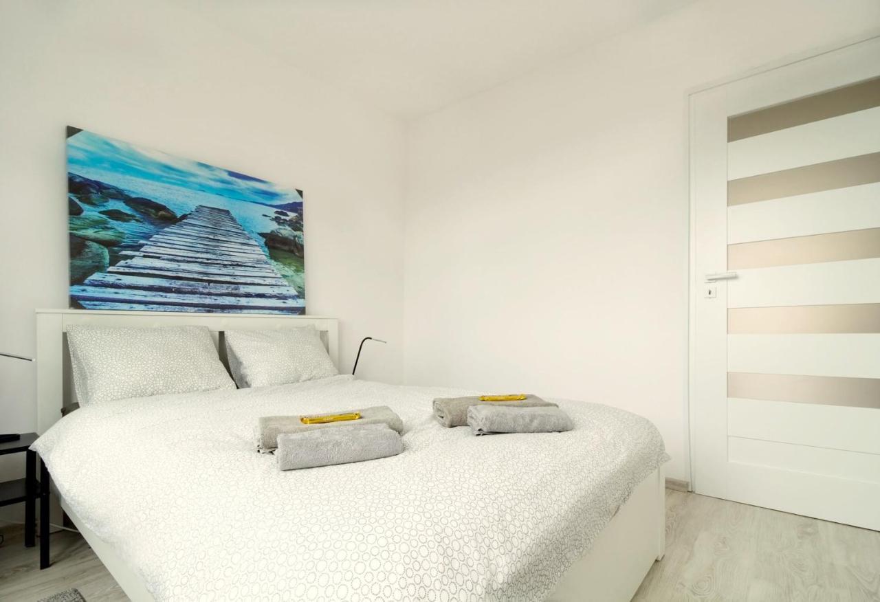 Amik Apartament-Night View Вроцлав Екстериор снимка