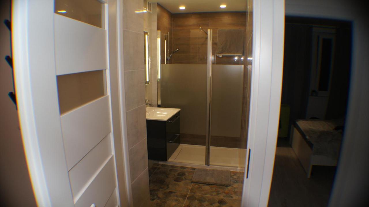 Amik Apartament-Night View Вроцлав Екстериор снимка